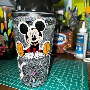 Mickey Mouse 16 oz snow globe cup